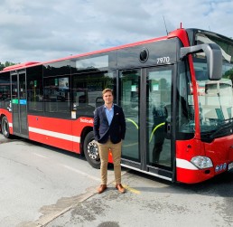 Peter Johansson from Arriva standing in front of a bus